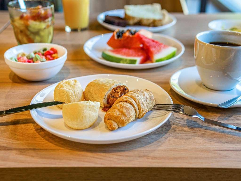 Ibis Styles Porto Alegre Moinhos De Vento Hotell Restaurant bilde